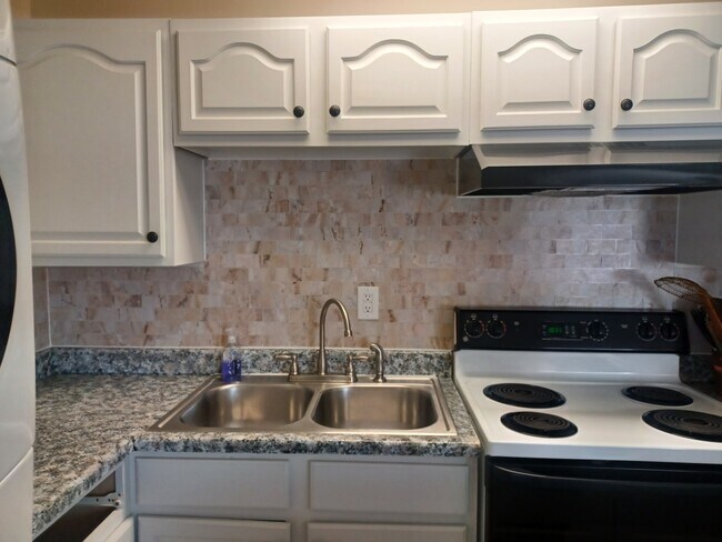 Foto del edificio - 1438 Chesham Cir