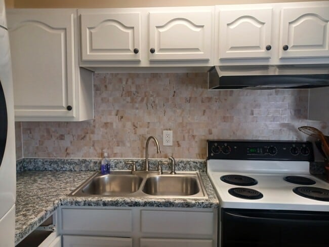 Building Photo - 1438 Chesham Cir