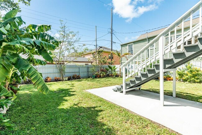 Building Photo - 1625 Ave M 1/2