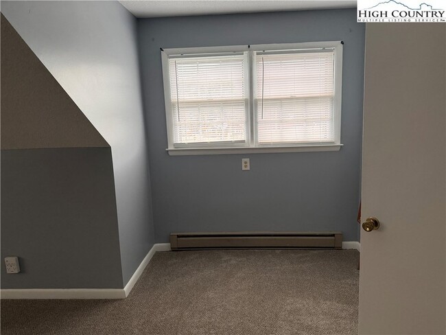 Building Photo - 146 Old East King St