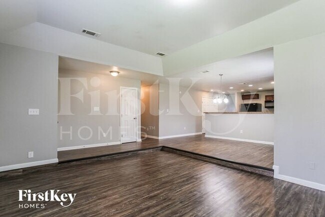 Building Photo - 15615 Fall Briar Dr