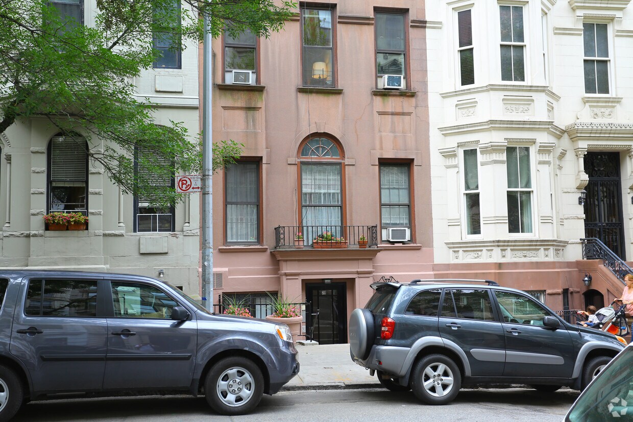 Building Photo - 28 W 85th St