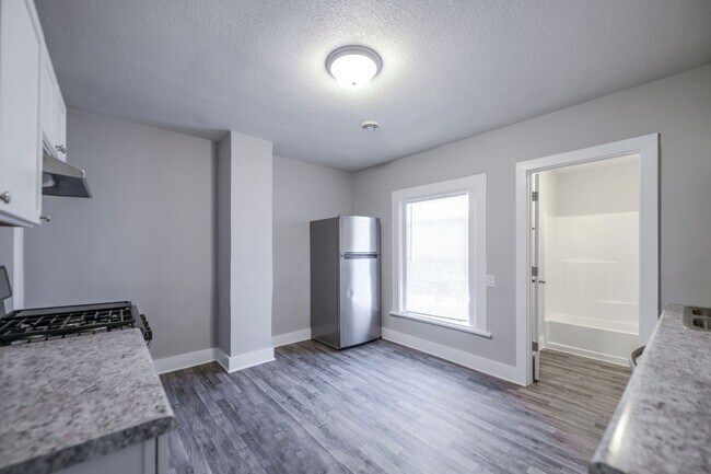 Foto del edificio - 1823 Quincy St NE