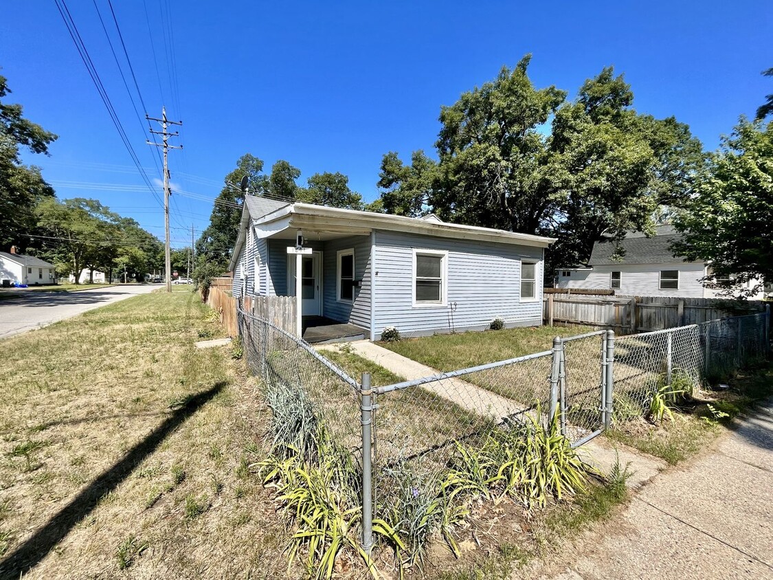 Primary Photo - Two Bedroom Home in Muskegon