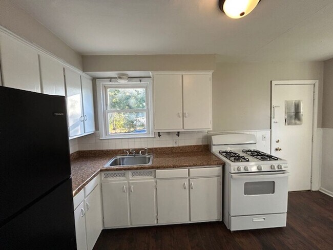 Foto del edificio - 4027-4029 Gary Ave