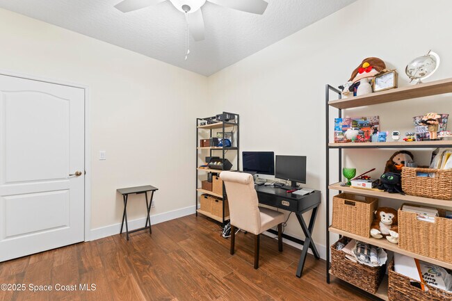 Building Photo - 1020 Venetian Dr