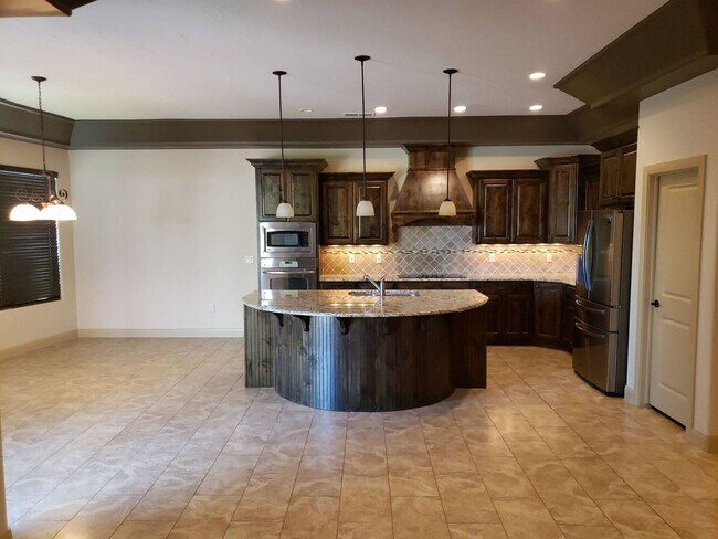 Building Photo - Home Near Sunbrook Golf Course