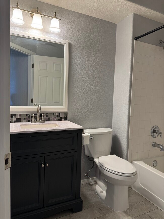 Foto del edificio - 16346 E Fremont Ave