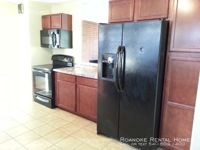 Building Photo - 2532 Roundtop Rd NW