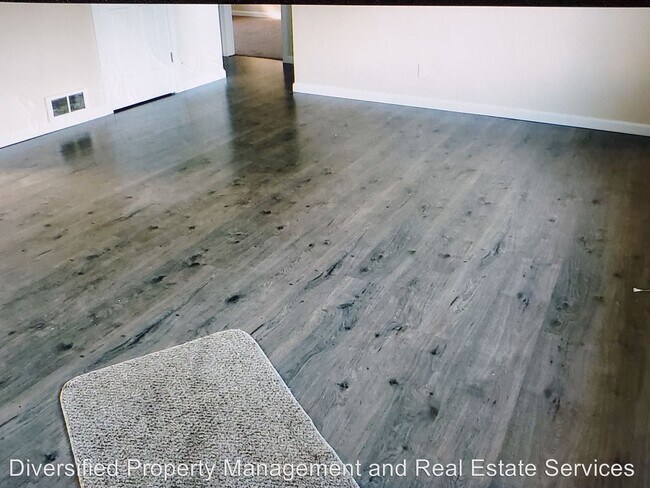 Foto del edificio - 4380-4380 Waverly Dr NE