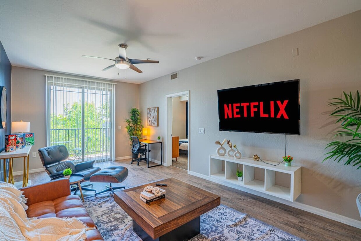 Foto principal - 1275 E University Dr