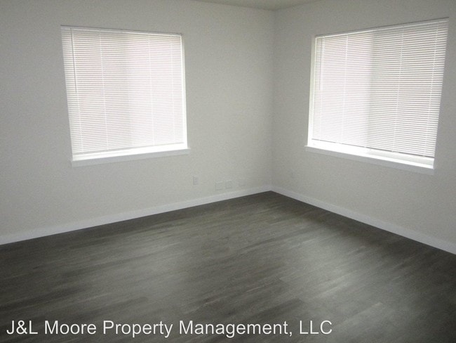 Building Photo - 404-406 Oak St