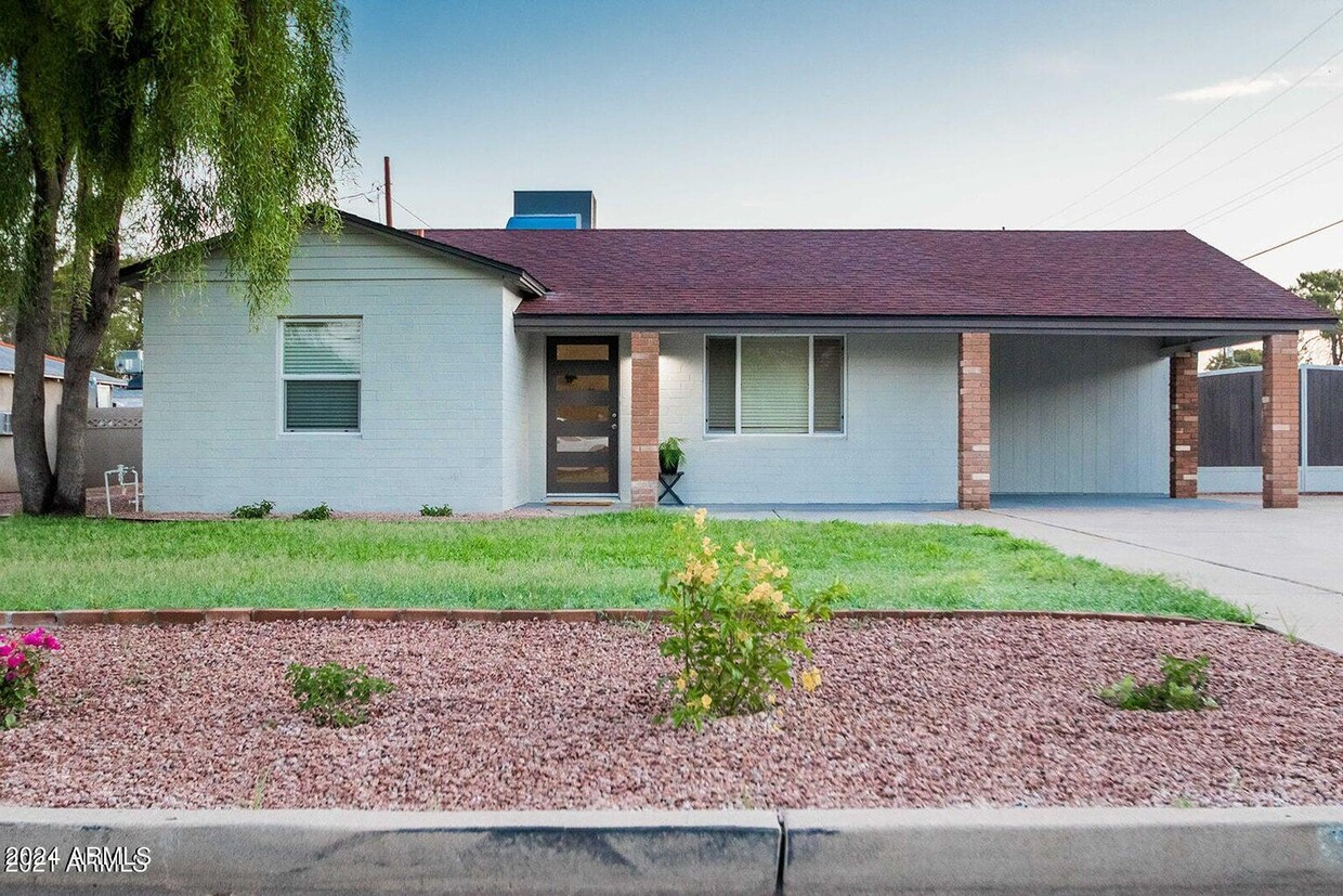 Primary Photo - 2244 E Monterey Way