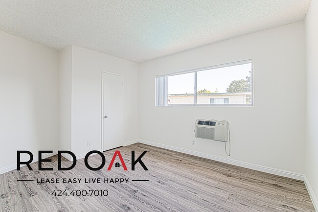 Foto del edificio - 8123 Langdon Ave