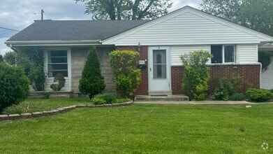Building Photo - 440 Huntington Ln
