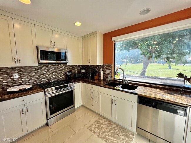 Building Photo - 3 br, 1.5 bath Condo - 57 Torremolinos Dr