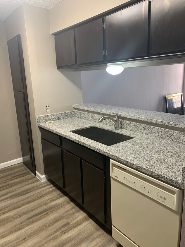 Kitchen - 6601 Sands Point Dr
