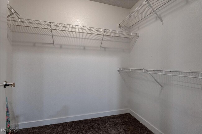 Foto del edificio - 7905 Idledale Ct