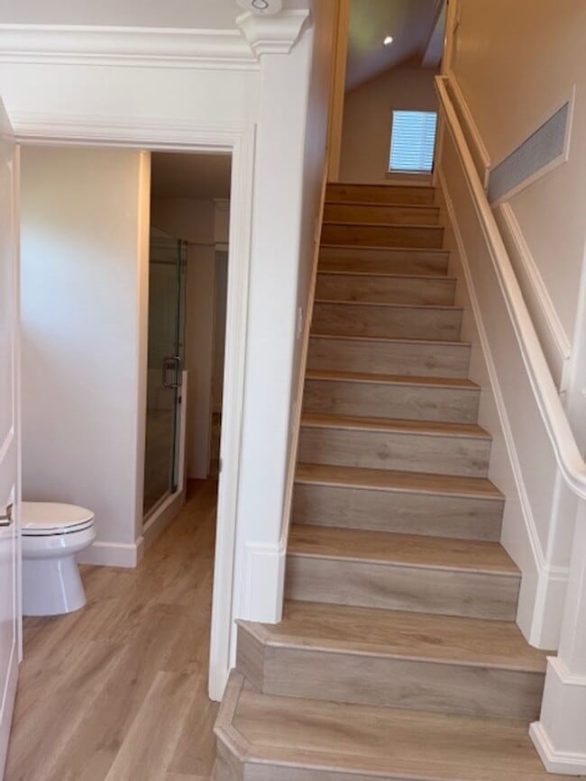 Building Photo - Great 2 bedroom, 1 bathroom house with office/bonus room and Ocean Views near DLI and downtown Mo...
