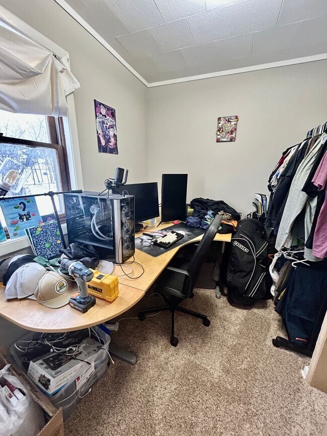 Foto del edificio - AVAILABLE FEBRUARY 1 BED 1 BATH W/ View of Lift Bridge !