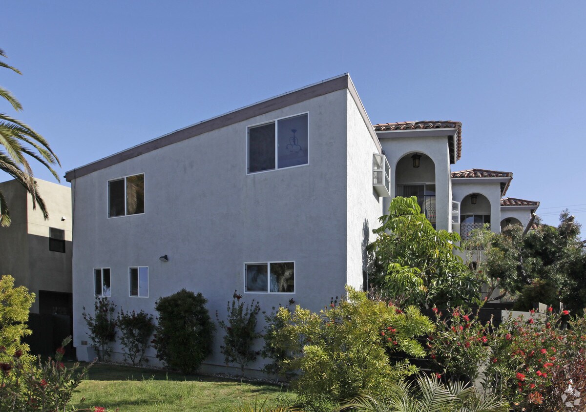 Building Photo - 1650-1656 Sunset Cliffs Blvd