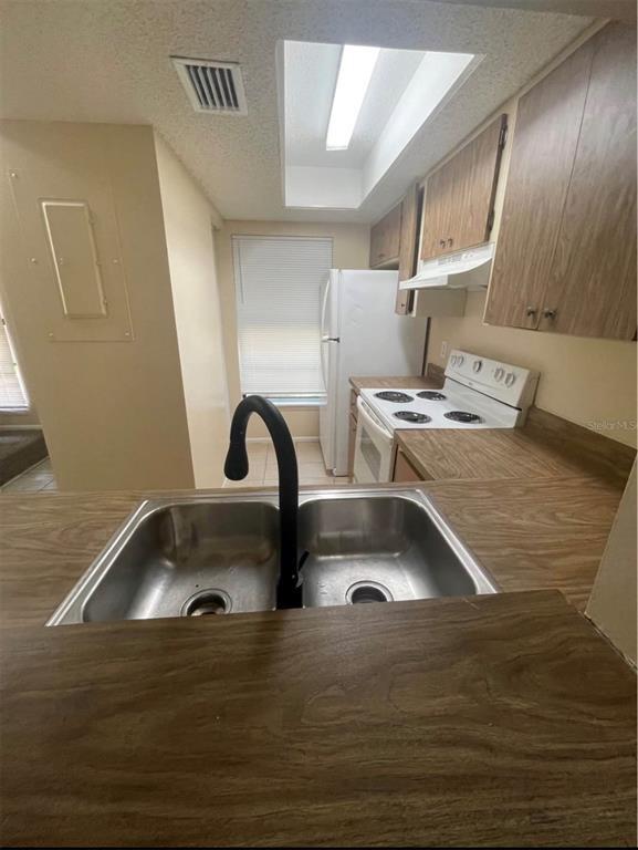 Foto del edificio - 890 Mecca Dr