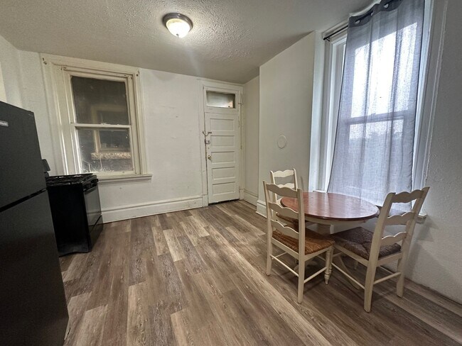 Foto del edificio - 2103 Perrysville Ave