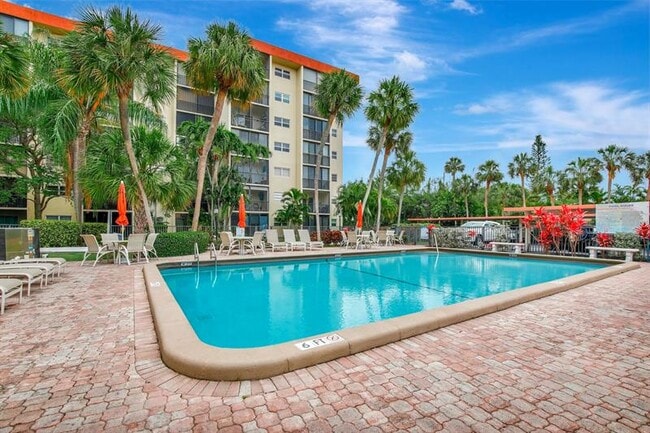 Foto del edificio - 2350 NE 14th Street Causeway