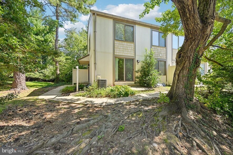 Primary Photo - 5 Dendron Ct
