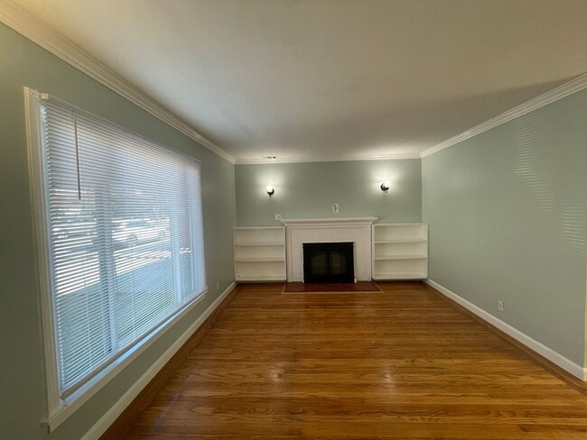 Building Photo - A Colma Gem!