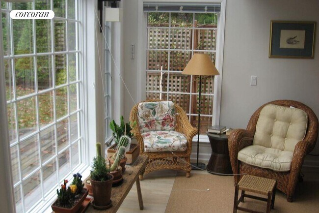 Foto del edificio - 217 Water Mill Towd Rd