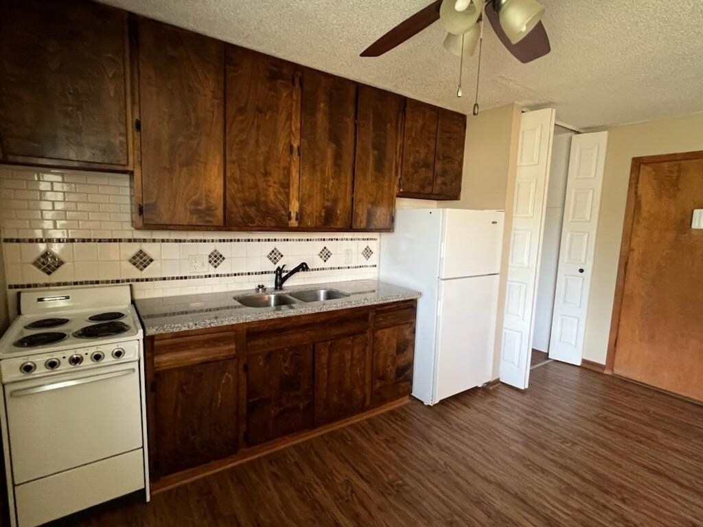 Building Photo - 224 1st Ave E