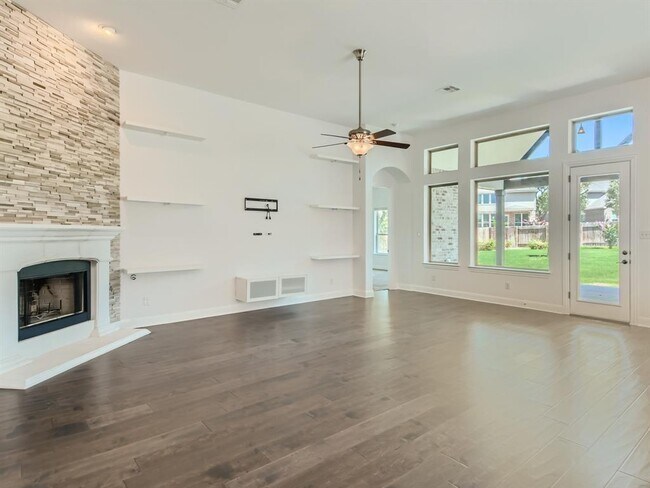 Foto del edificio - 2024 Limestone Lake Dr