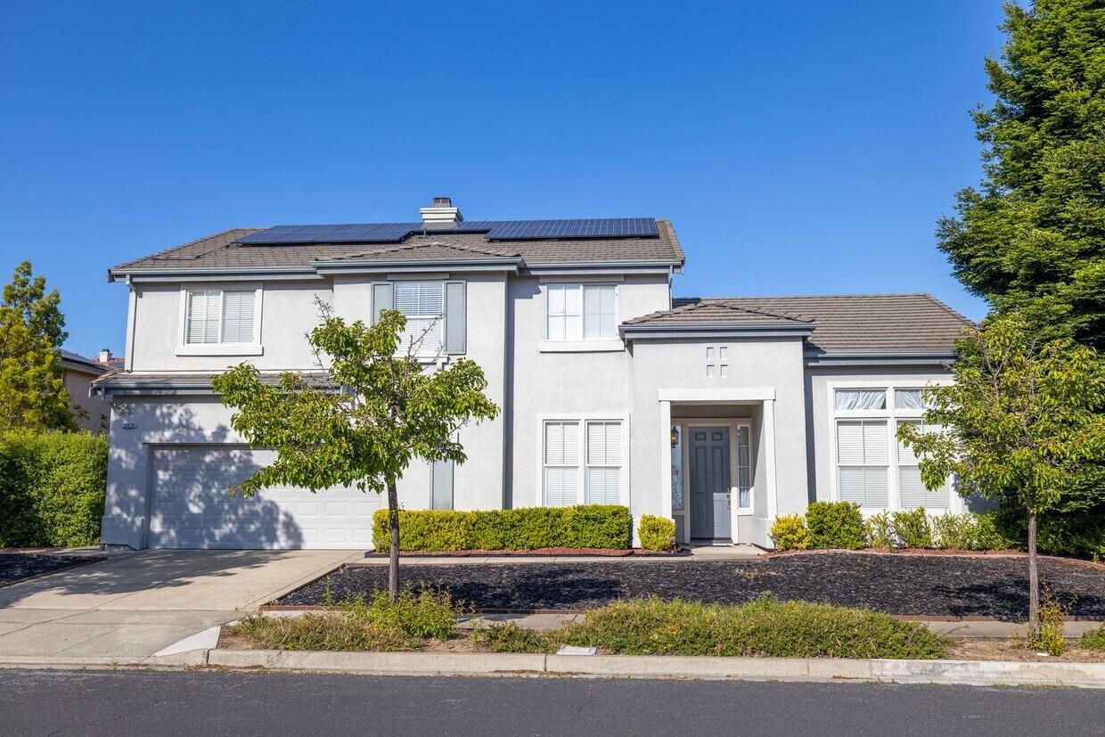Foto principal - Beautiful home in Bailey Ranch!