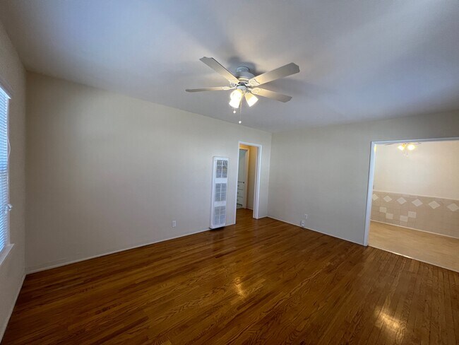 Building Photo - 2619 Alvira St