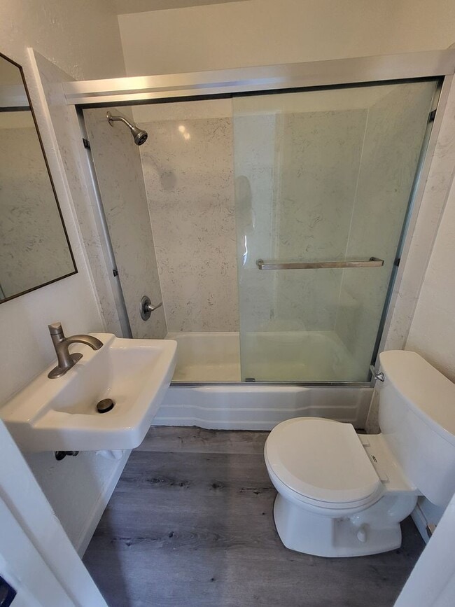 Building Photo - MIN0612>**