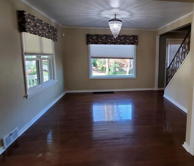 Foto del edificio - 5919 Kings School Road, Bethel Park, PA, 1...