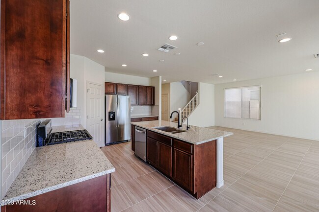 Building Photo - 9039 W San Juan Ave