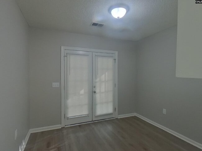 Building Photo - 1 Tomafield Ct