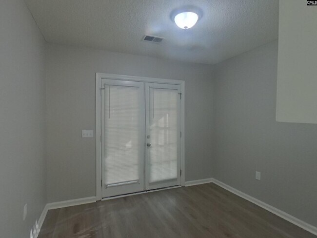 Foto del edificio - 1 Tomafield Ct