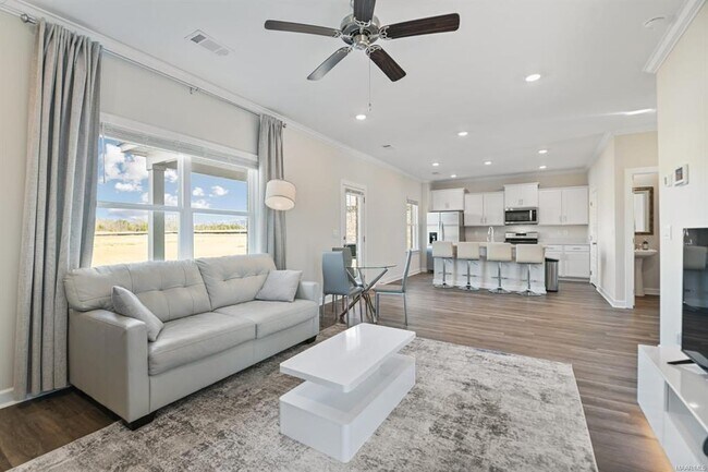 Foto del edificio - 6613 Firefly Ln