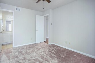 Building Photo - 12400 Overbrook Ln