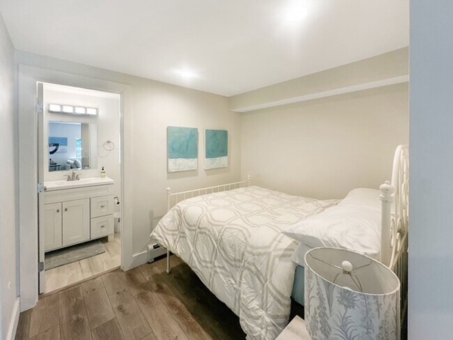 Foto del edificio - Studio Apartment on Wellington in Breck!  Utilities included.  Year Lease