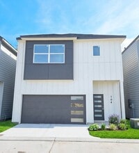 Building Photo - 704 Savonna