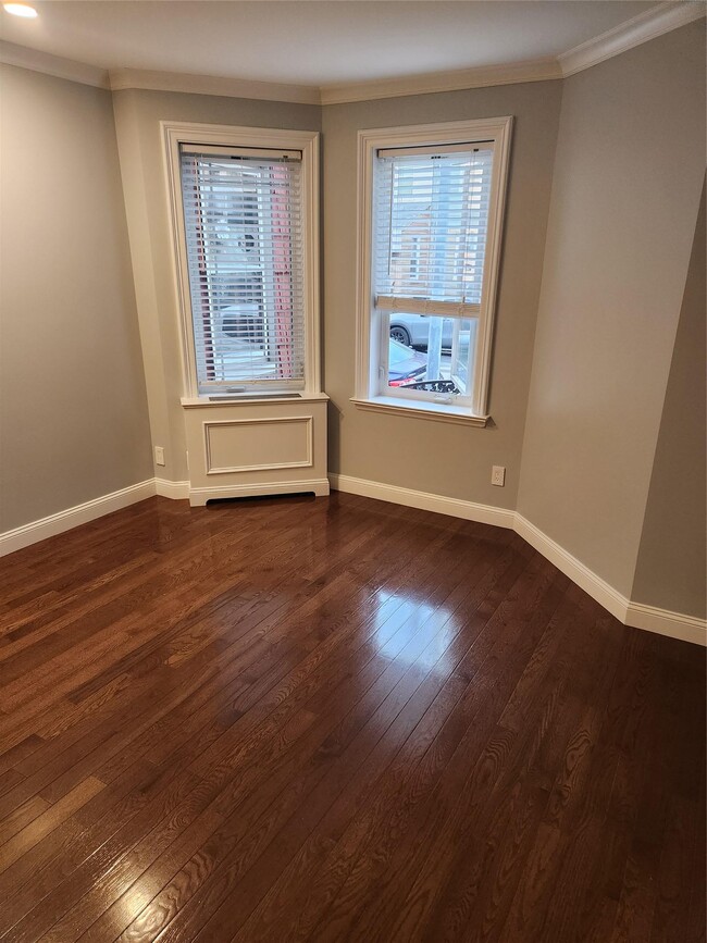 Building Photo - 58-26 60th Ln