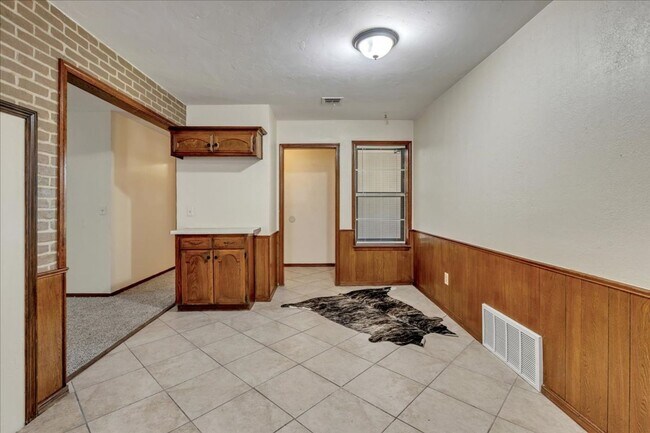 Foto del edificio - Huge Living Room with Fireplace!!!