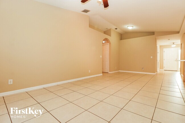 Building Photo - 362 Overbrook St