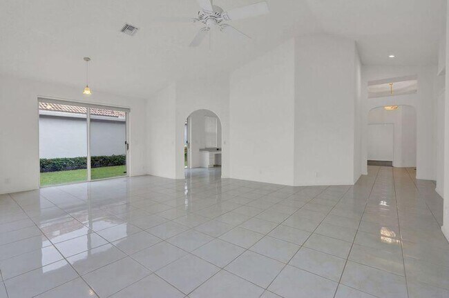 Building Photo - 9061 Long Lake Palm Dr