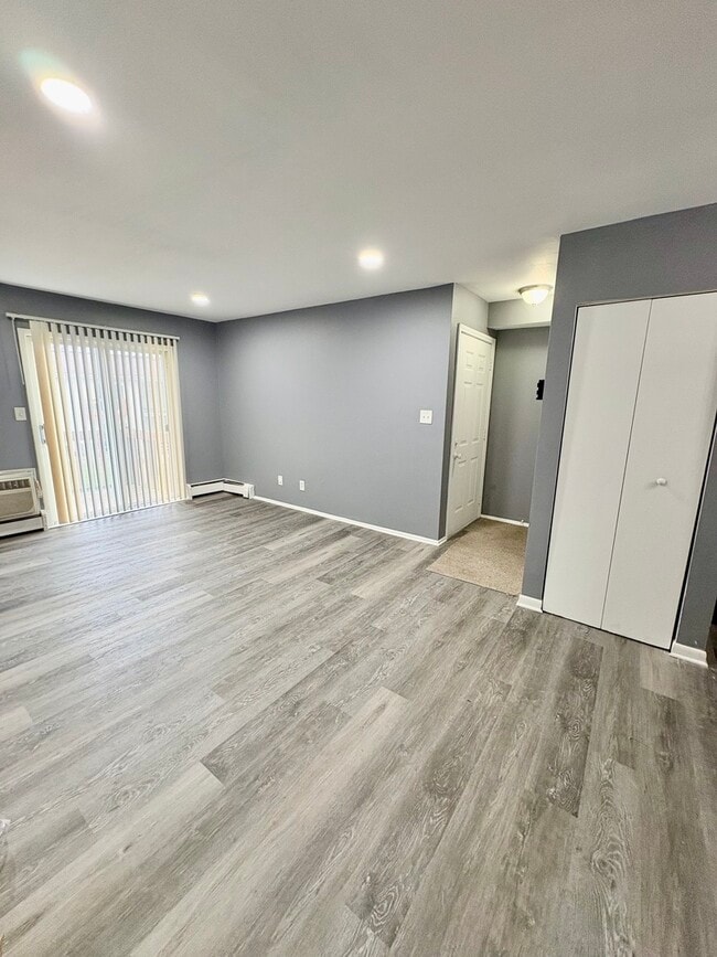 Foto del edificio - 2400 Light Road