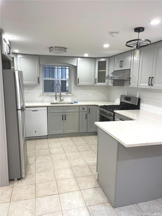 Foto del edificio - 30-61-61 47th St